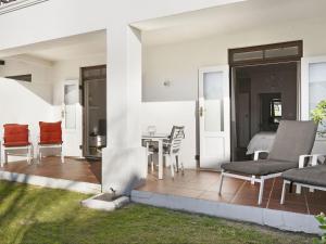 Winelands Golf Lodges 18