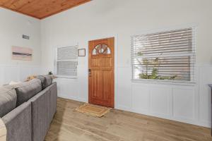 467 Water Front with Pool & Canal Access home