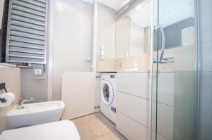 Family Apartment with 2 bedrooms, huge balcony, Free parking, 10 minutes walk to Main Square and Kazimierz District