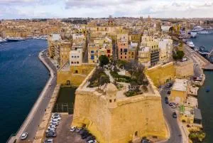 Renovated Historic 4 Bedroom 4 Bathroom Townhouse in Senglea with Valletta Views over Maltas Grand Harbour - 维洛里奥萨