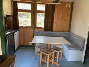 Maisons de vacances La Colline aux Chalets, Jaccuzi, Sauna : photos des chambres