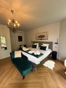 Hotels Chateau de La Dame Blanche - Logis : photos des chambres