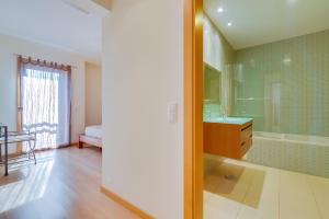 Marina Village - Roof top Pool By Enjoy Your Stay