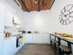 Chic Mill Apt with Canal Views