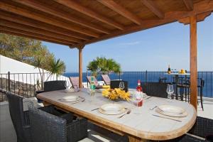 Stunning Seaview Villa Casa Tosco 5 Bedroom Villa Pool Table