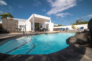 Villa Solace Blanca Playa Blanca Stylish Comfort Prime Location