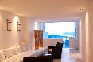 Venetian-Style Santorini Villa 1 Bedroom Villa Astroglia Beautiful Caldera Sea Views Private Jacuzzi Fira