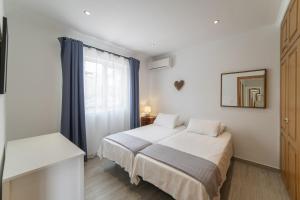Dazzling Playa Blanca Villa 4 Bedrooms Villa Nagini Spacious Furnished Sun Terrace Large Private Outdoor Pool Outdoor Hot Tub Bbq,