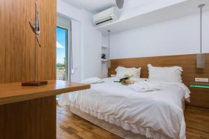 Sensational Rethymno Villa Villa Akaza 2 Bedrooms Beach Front Private Outdoor Swimming Pool And Hot Tub Pigianos Kampos