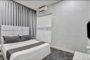 Hotel Unicorn, Surat