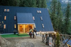 SaffronStays Bagh Kufri - Deluxe Suites