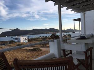 Beachfront Antiparos Apartment 2 Bedrooms Apartment Niamos