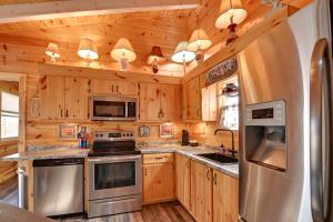 Bring a Pet Peaceful Frenchburg Cabin on 1 Acre