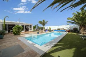 Villa Marisol Playa Blanca Stylish Comfort Private Heated Pool