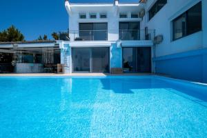Ikaria Beachfront Villa 7 Bedrooms Villa Indigo Blue Haven Infinity Pool