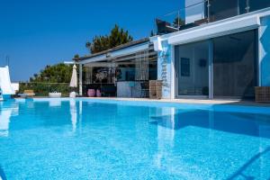 Ikaria Beachfront Villa 7 Bedrooms Villa Indigo Blue Haven Infinity Pool