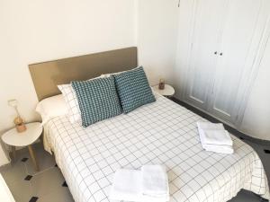 Apartamento segunda línea piscina frente al mar