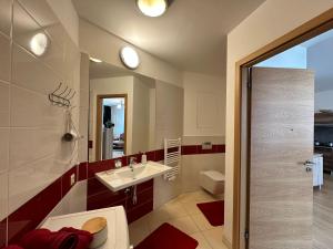 2 apartments in 1 building