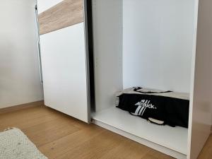 2 apartments in 1 building