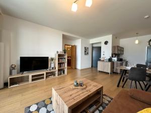 2 apartments in 1 building