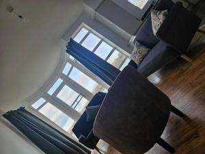 Spacious Riverfront Apartment