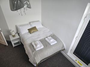 Spacious Riverfront Apartment
