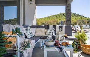 Beautiful Home In Stankovci With Wifi