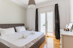 Cozy Penthouse with Balcony