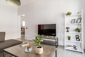 Cozy Penthouse with Balcony