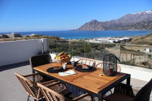 One Luxury House Above The Sea
