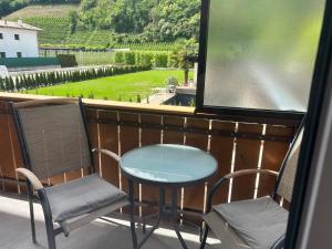 One-Bedroom Apartment with Park View