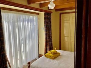 Bwthyn Strathmore - Charming 18th-Century Cottage in Solvas Heart