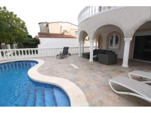 Grande villa familiale avec piscine, près plage et canaux