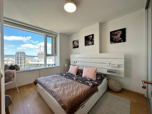 2 apartments in 1 building
