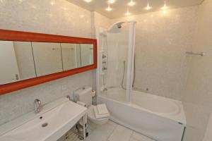 Residenza Ascomonte, Parterre, App 30 by HolAp SA