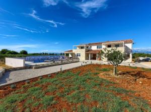 Rustic Villa Perosa With Heated Pool