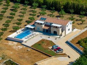 Rustic Villa Perosa With Heated Pool