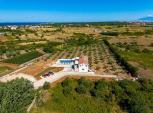 Rustic Villa Perosa With Heated Pool