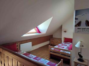Appartements Duplex 2P avec Balcon, Parking et Casiers a Ski - FR-1-504-686 : photos des chambres