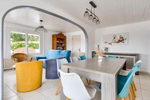 Maisons de vacances Maison a Barbatre pour 10 - 450m de la plage : photos des chambres