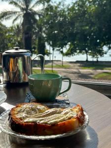 Apartamento com vista pro mar no Centro de Ubatuba - com estacionamento 2 quartos e cozinha completa