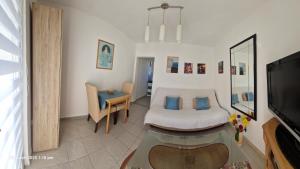 Cute studio with garden and terrace,by the sea