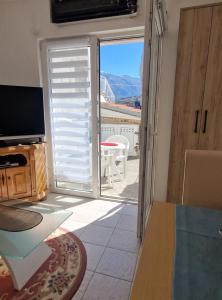 Cute studio with garden and terrace,by the sea