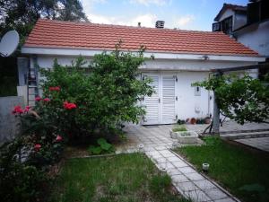 Cute studio with garden and terrace,by the sea
