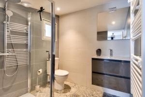 Maisons de vacances Maison a Barbatre pour 10 - 450m de la plage : photos des chambres