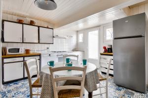 Maison à Barbâtre pour 10 - 450m de la plage