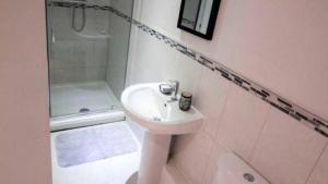 StayZo Modern Studio Apartment 1 in Bradford City