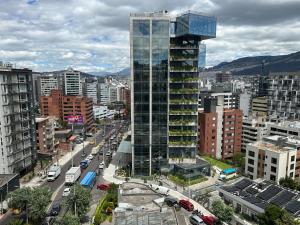 Amplio Loft Duplex sector hotelero y financiero de Quito
