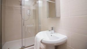 StayZo Castle Point 18 Apartments - Premier Lodge