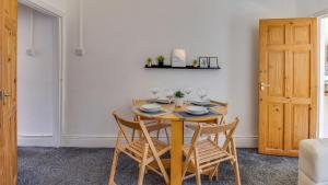 StayZo House Accommodation- Coventry Free Parking